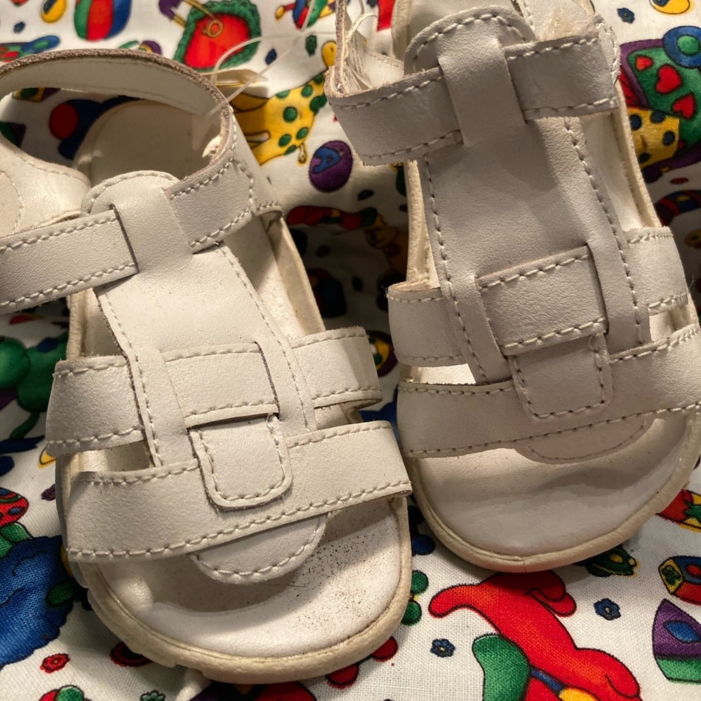 White sandals with Velcro strap new leather top